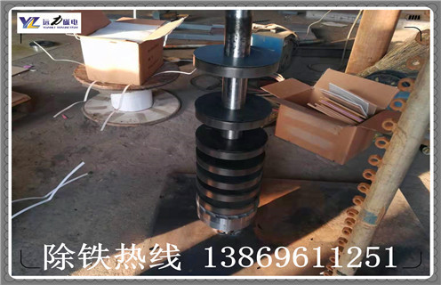 鐵礦干粉磁選機(jī)，鐵礦干粉磁選機(jī)經(jīng)得起客戶比較_磁性礦鐵礦干粉磁選機(jī)經(jīng)得起客戶比較_鐵礦干粉磁選機(jī)經(jīng)得起客戶比較工作視頻皮帶及結(jié)構(gòu)價(jià)格