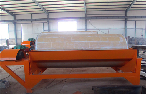 小型磁選機(jī)，生產(chǎn)中發(fā)揮小型磁選機(jī)的工作效率_輥式生產(chǎn)中發(fā)揮小型磁選機(jī)的工作效率_磁塊如何排列