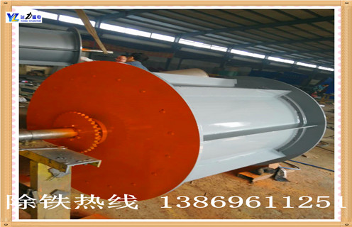 全磁　遠(yuǎn)力磁電生產(chǎn)的全磁滾筒通常安裝在輸送帶端頭上，使用環(huán)境更適用于大批量的礦石，谷物，沙子，砂礫，塑料，木材，碎玻璃，廢料等干性物料中的跟大含量的鐵屑，鐵片，鐵塊或者其他鐵磁性物料自動(dòng)分離。